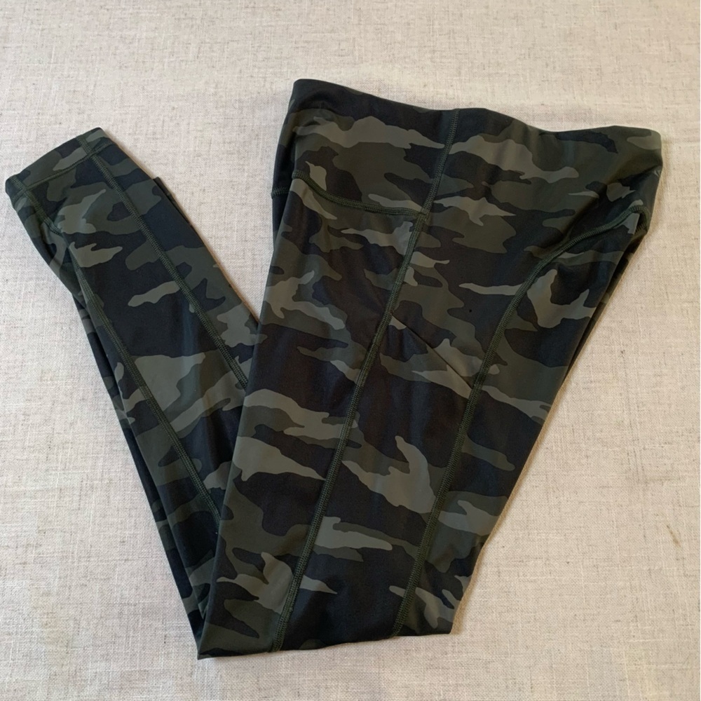Athleta Ultimate Stash Camo  7/8 LEGGINGS​​ - Picture 2 of 8